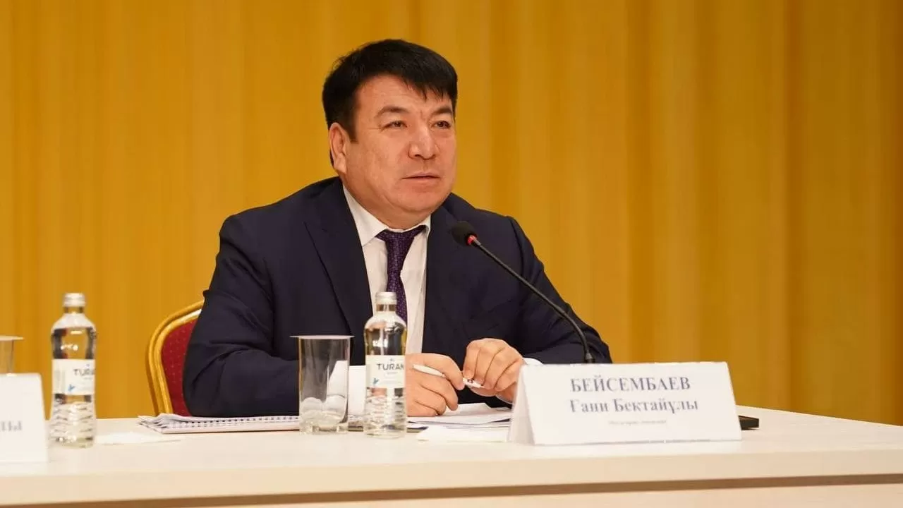 Мектепте ақша жинау: Министр бұл "бастаманың" артында көп жағдайда ата-аналар тұратынын айтты