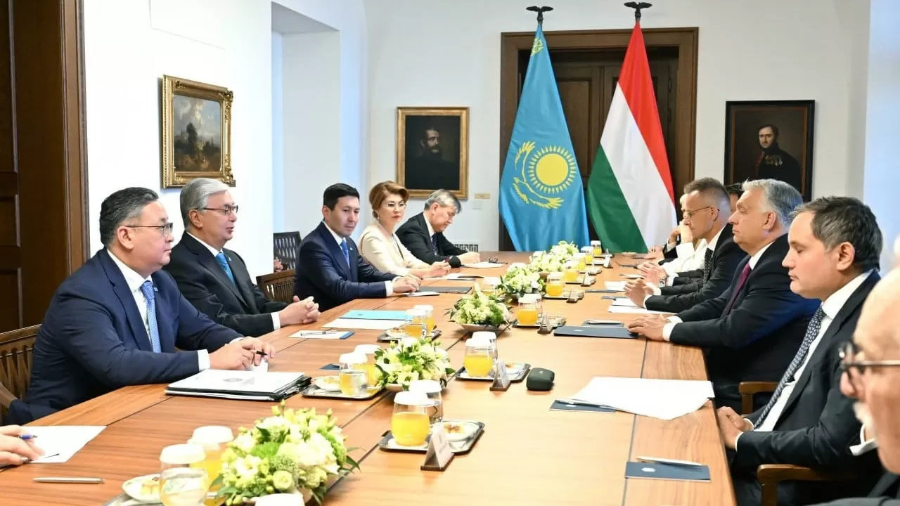 Токаев провел переговоры с Виктором Орбаном