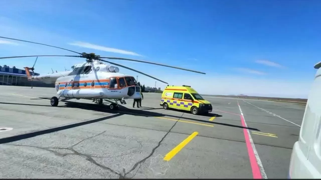 Вертолет задействовали для спасения тяжелобольного ребенка в ВКО