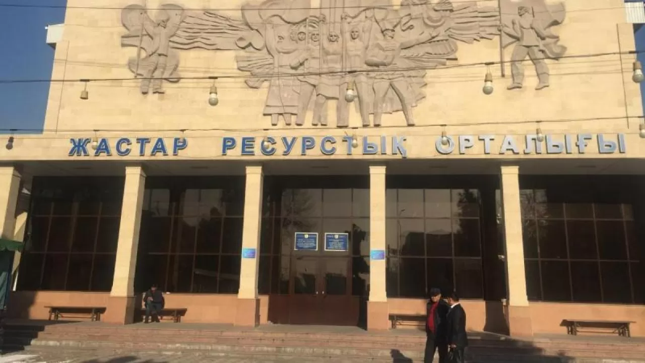 Лайк баспағандарды жазалап, басы дауға қалған шымкенттік шенеунік қызметінен кетті