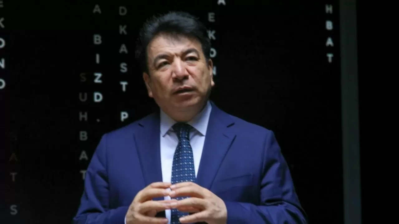 Оқу-ағарту министрі журналистер мен театр өкілдеріне ренішін жеткізді 
