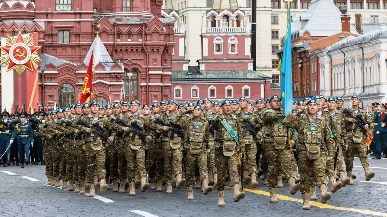 "Голубые береты" представляют армию Казахстана на параде Победы в Москве 