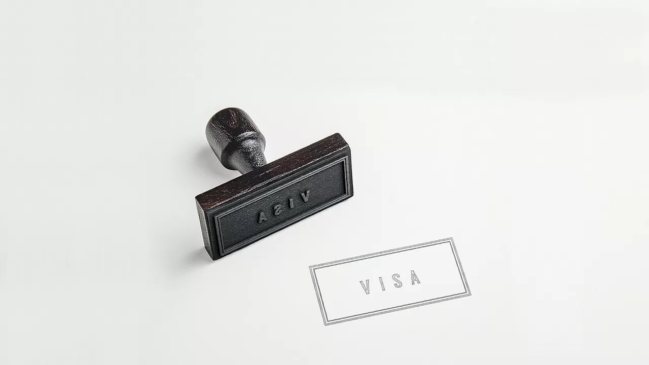 За что некоторых казахстанских студентов в США лишают визы  