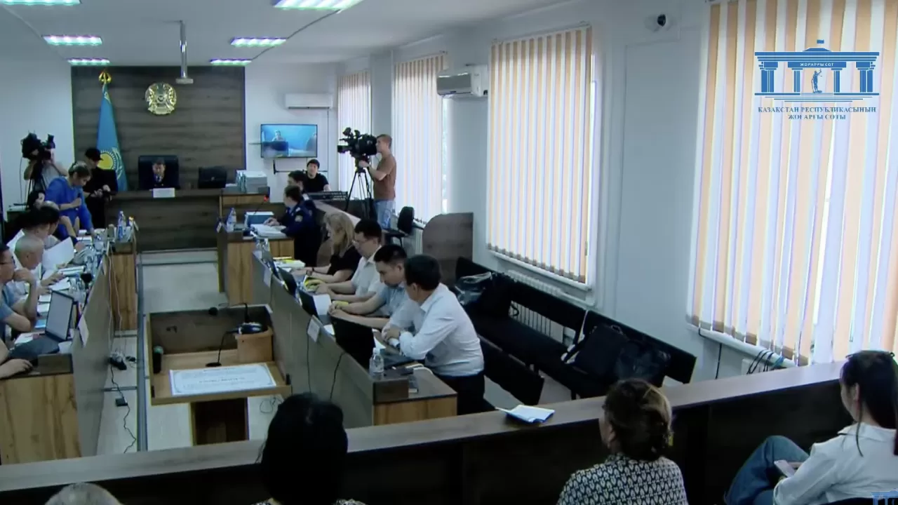 Шерзат Полаттың сотында айыпталушылар мен жәбірленушілерді беттестірген сәт көрсетілді