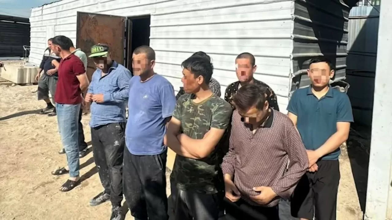 В Алматы выявили десятки нелегальных мигрантов 