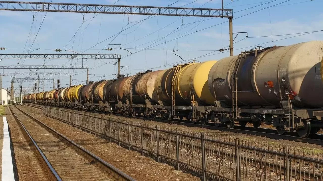 Елімізде айына 50 мың тоннаға дейін жанармай "жасырын тауар" ретінде шығарылған