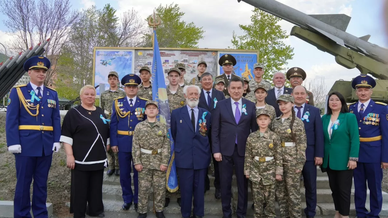 В Серебрянске наградили труженика тыла Юрия Новолоцкого 