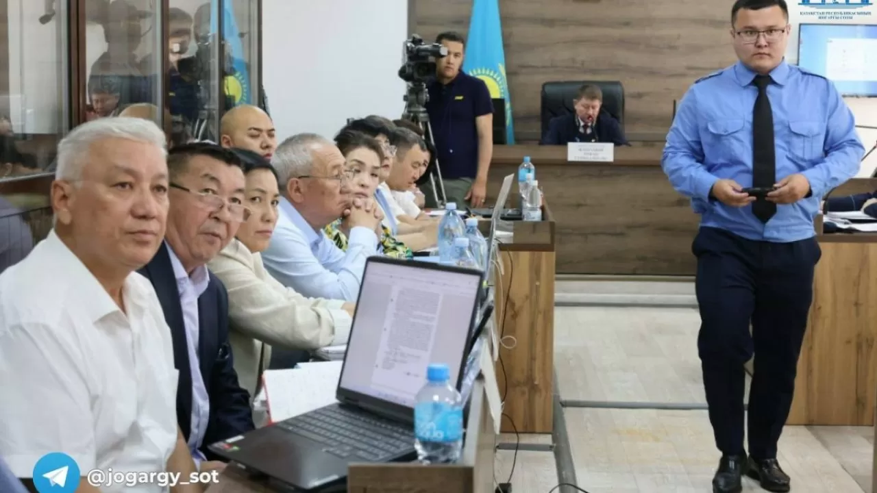 Айыпталушы Нұрқияс Ілиясов Шерзаттың ағасын мылтықпен ұрғанын мойындады 