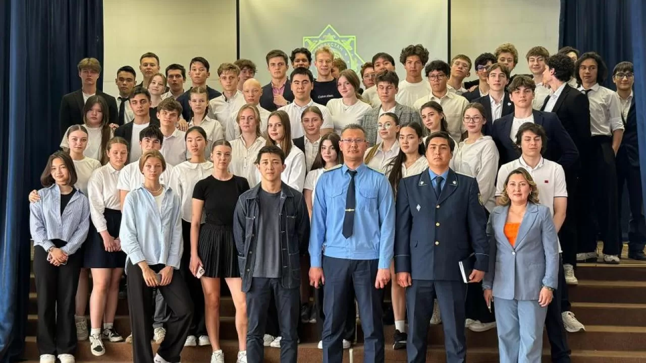 "Заң мен тәртіп": Елорда мектептері арасында қойылымдар байқауы өтті