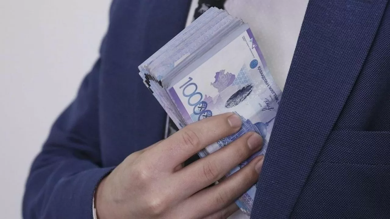 Жамбылда колледж басшысы 25,5 млн теңге жымқырған
