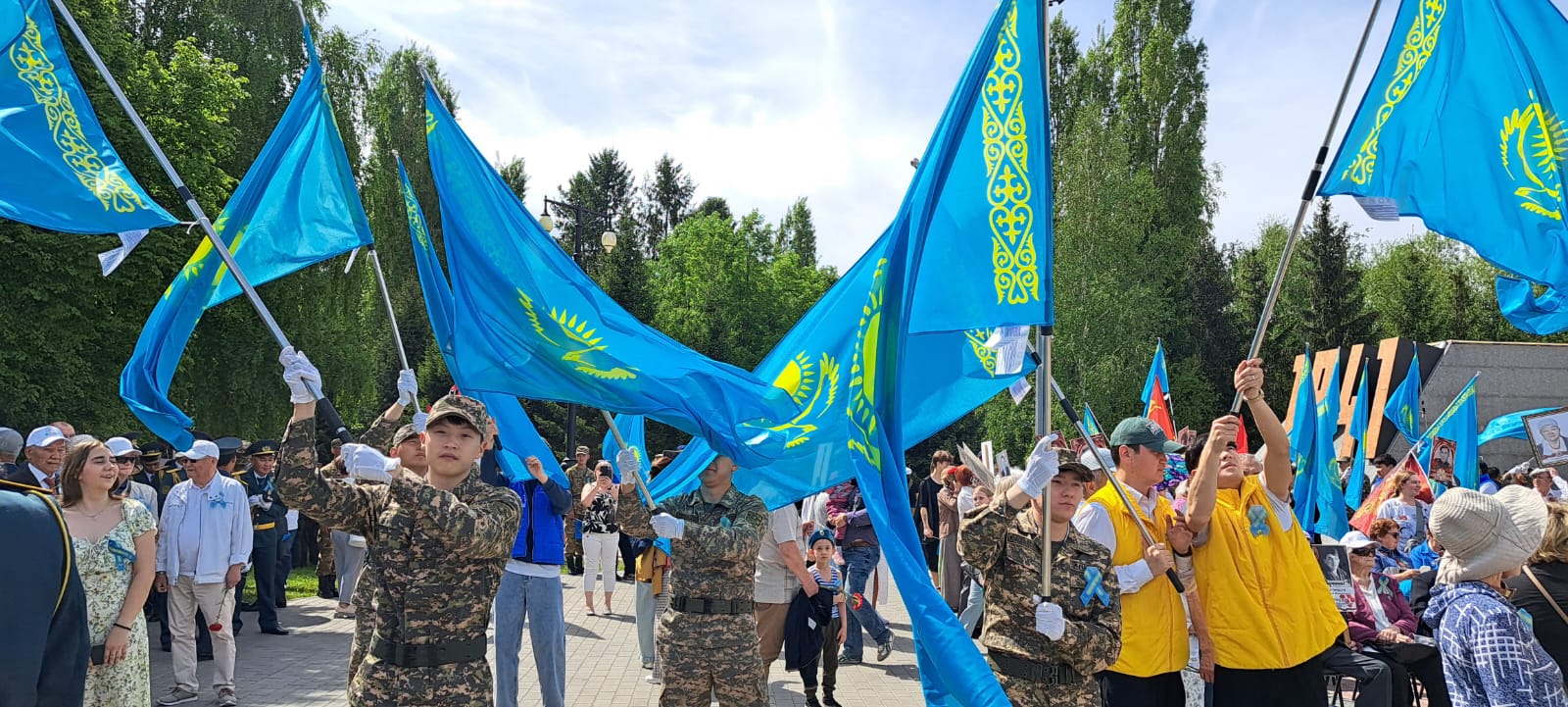 Торжества у Вечного огня и еще 190 мероприятий прошли в ВКО