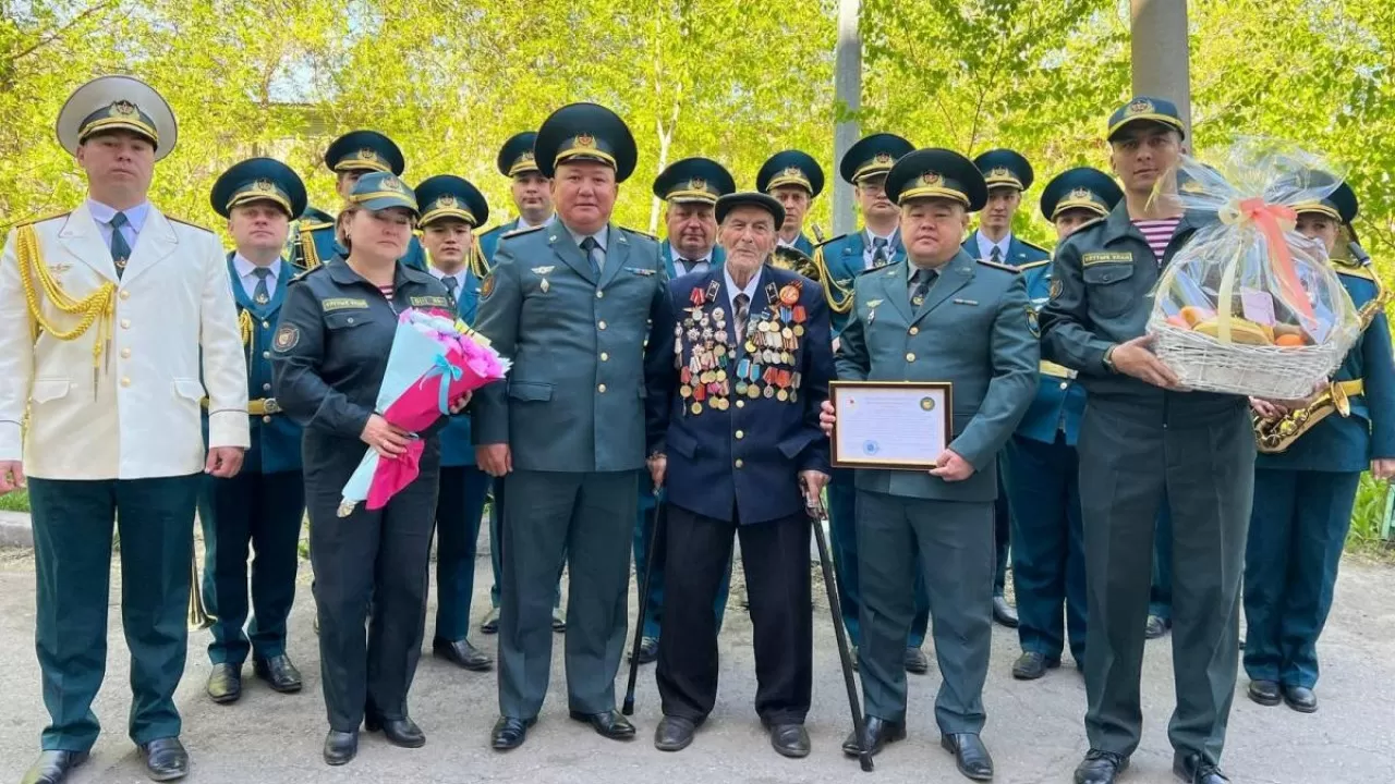 101-летнего ветерана ВОВ чествовали в Караганде