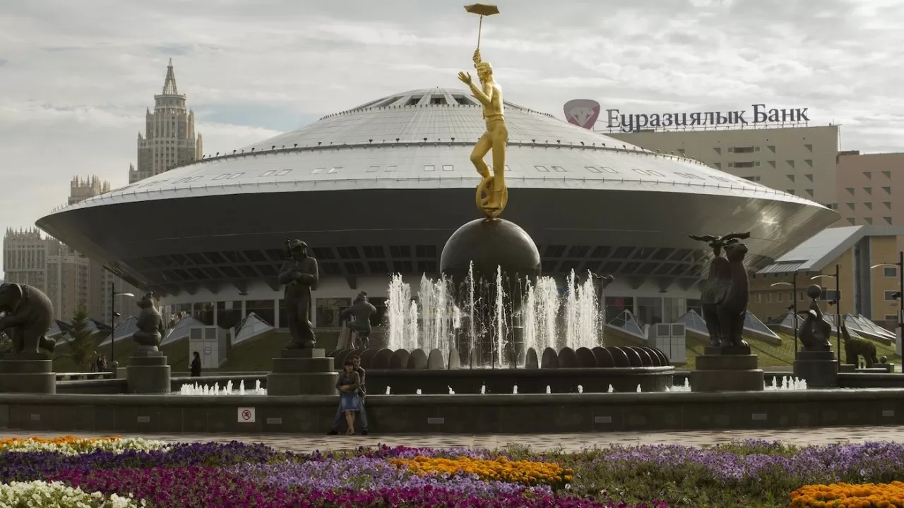 Астана циркінде гимнастшы қыз биіктіктен құлап кетті