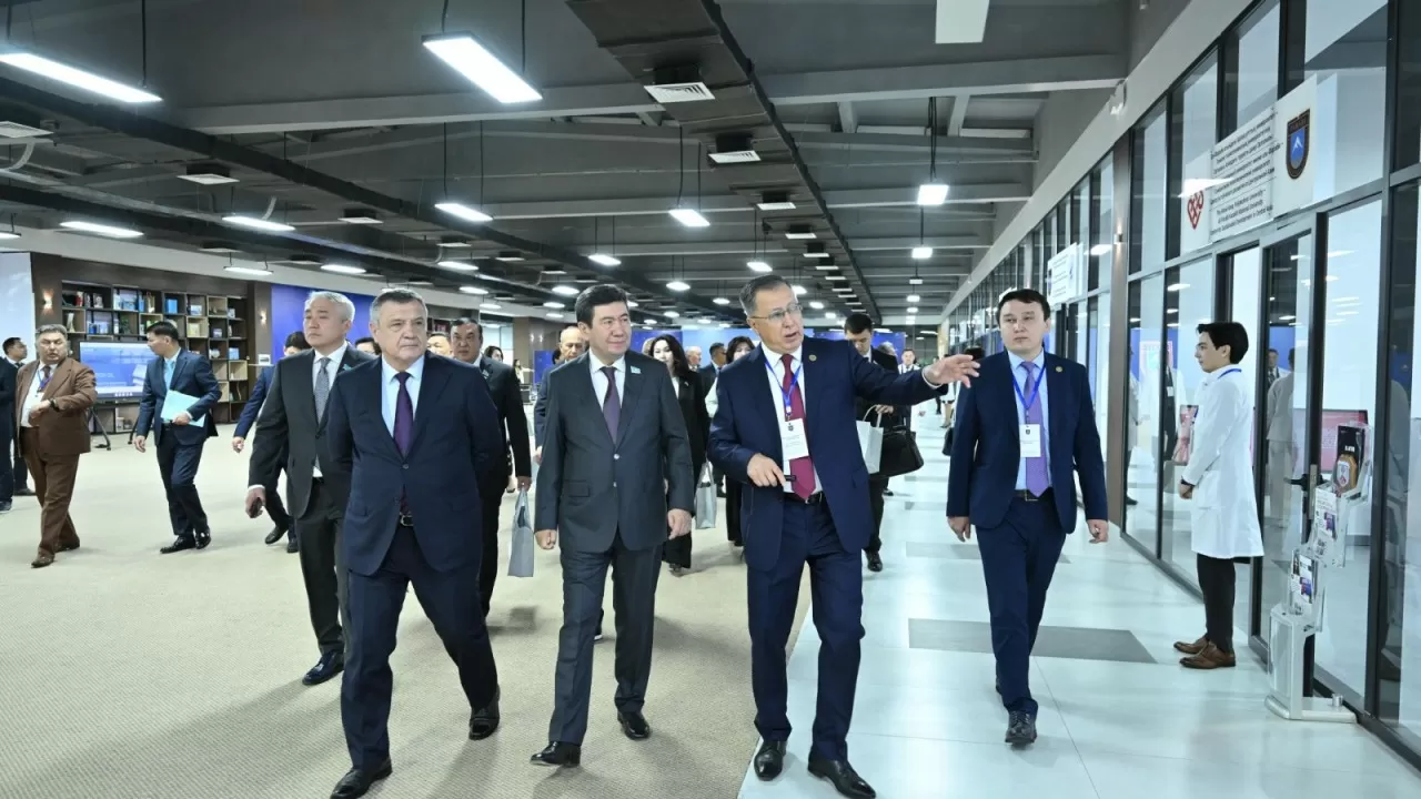 Қазақ пен өзбек депутаттарына Farabi Hub инновациялық жобасы көрсетілді