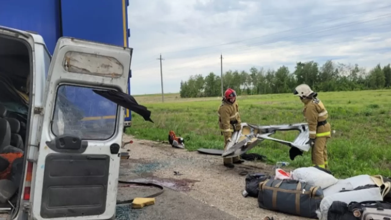 Автобус с иностранцами попал в ДТП недалеко от границы с Россией  