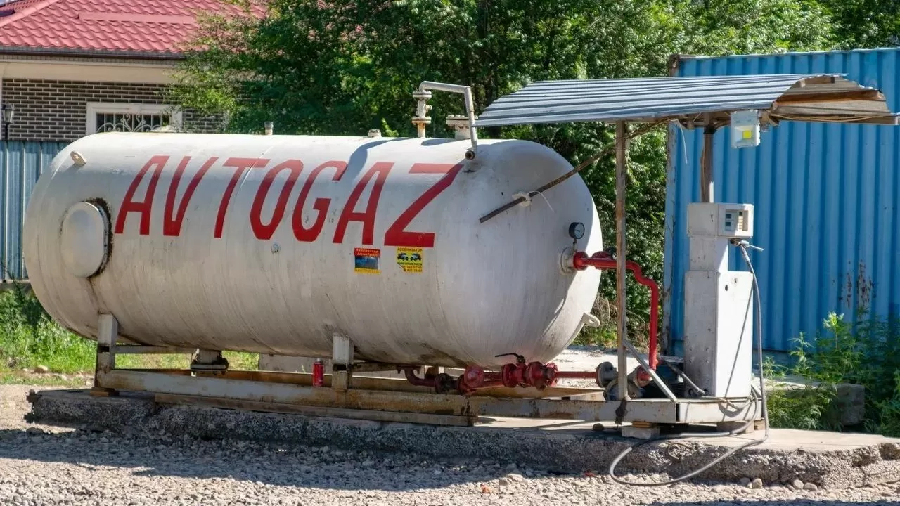 Сұйытылған мұнай газын экспорттауға тыйым салу мерзімі тағы ұзартылды