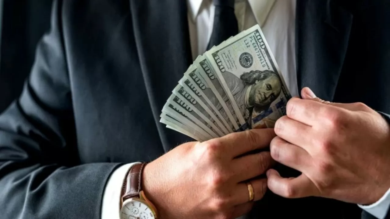 5 млрд теңгені қалай тапқанын дәлелдей алмаған қазақстандық байлығын мемлекетке өткізді