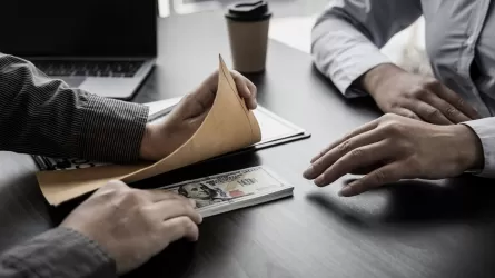 Астаналық кәсіпкер өзіне көмектескен бас маманға 10 млн теңге пара берген