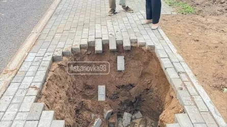 Девушка провалилась в яму в Астане