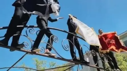 Құлсарыда мектеп түлектері саябақты шулатқан