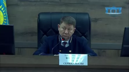 Судья Шерзат сотында күлген қызға ескерту жасады