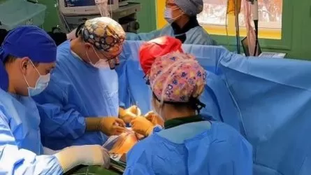 В Алматы спасли женщину с редкой опухолью сердца 