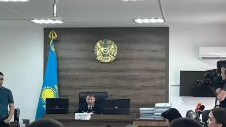 «Әйелдің ойбайлап жатқан дауысын естідім»: Шерзаттың сотында тағы бір куәгер жауап беріп жатыр