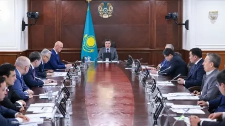 Олжас Бектенов металлургия мен мұнай химиясы салаларындағы ірі жобалар бойынша кеңес өткізді 