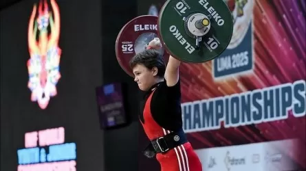 Казахстанка завоевала второе "золото" на юношеском чемпионате мира по тяжелой атлетике