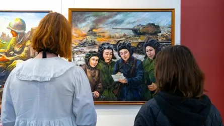 В Алматы открылась выставка картин, посвященная Великой Отечественной войне. 