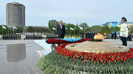 Токаев поздравил казахстанцев с Днем Великой Победы