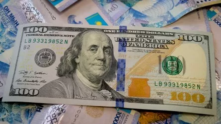 Доллар подешевел на 4 тенге