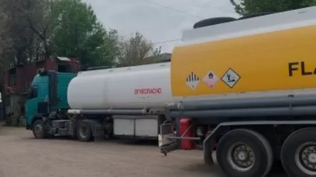 В Алматы и Семеe изъяли тонны незаконных нефтепродуктов 