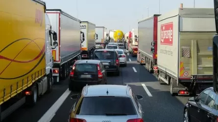 Перевозка грузов на границе Казахстана и России: электронная очередь может помешать поставкам 