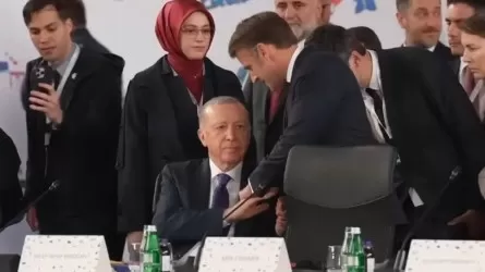 Түркия мен Франция басшысы ерекше әрекетімен көзге түсті