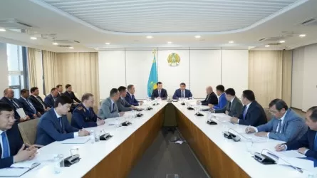 Ерлан Қарин Түркістан облысында ішкі саясат мәселелері жөнінде жиын өткізді