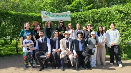 Классики за чистоту: в столице прошла театральная экоакция  