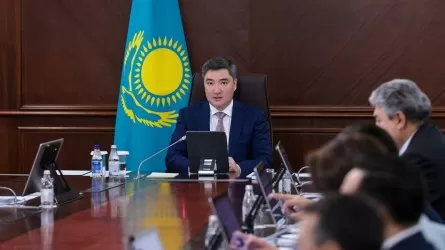 Олжас Бектенов меморгандар халыққа объективті әрі ресми ақпарат жеткізуге міндетті екенін айтты 