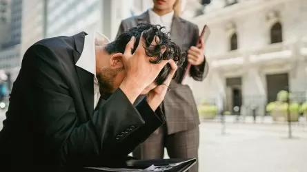 В Казахстане начали массово арестовывать счета в банках: объяснения КГД