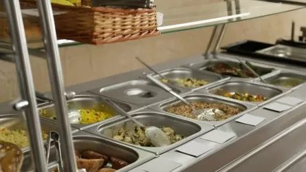 Абай облысында жергілікті билік балаларды тамақтандыруға арналған қаражатты үнемдеген