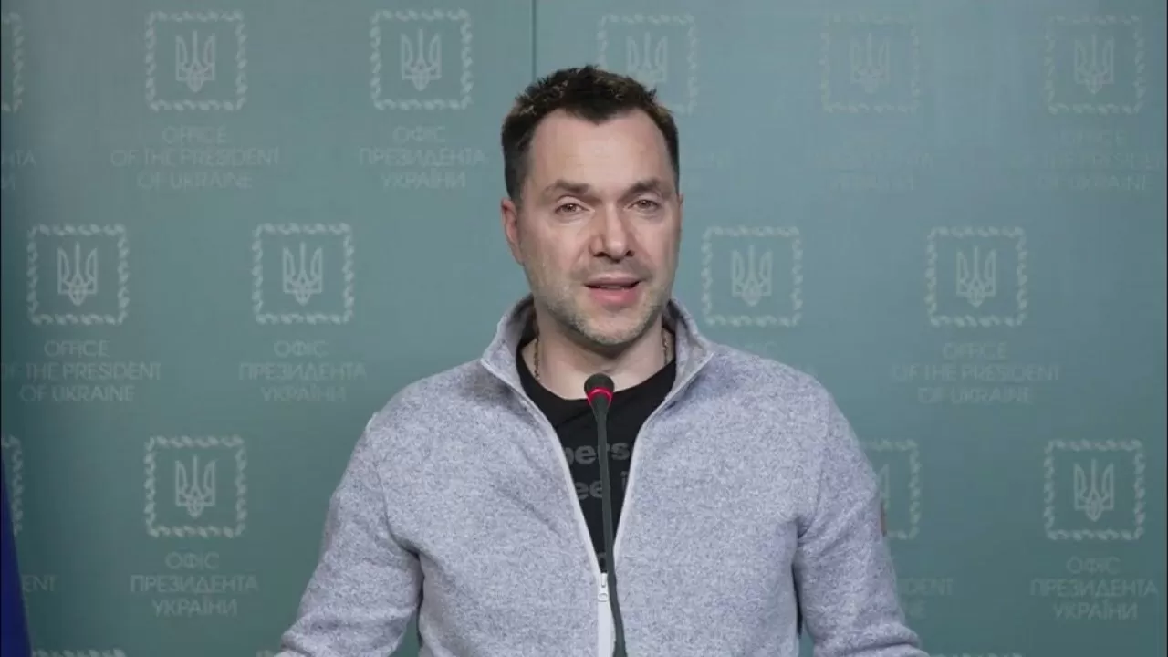 Украина ввела санкции против бывшего советника Зеленского 
