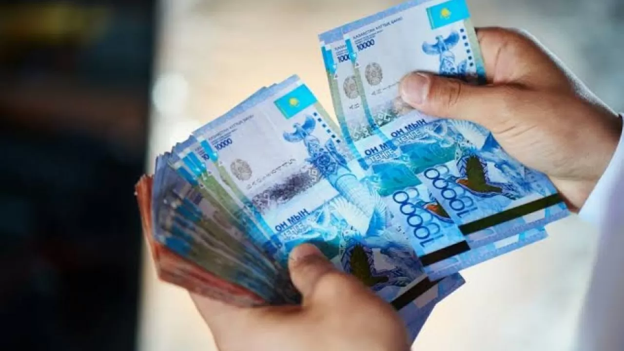 Еліміздегі орташа жалақы 423 мың теңгеден асты 