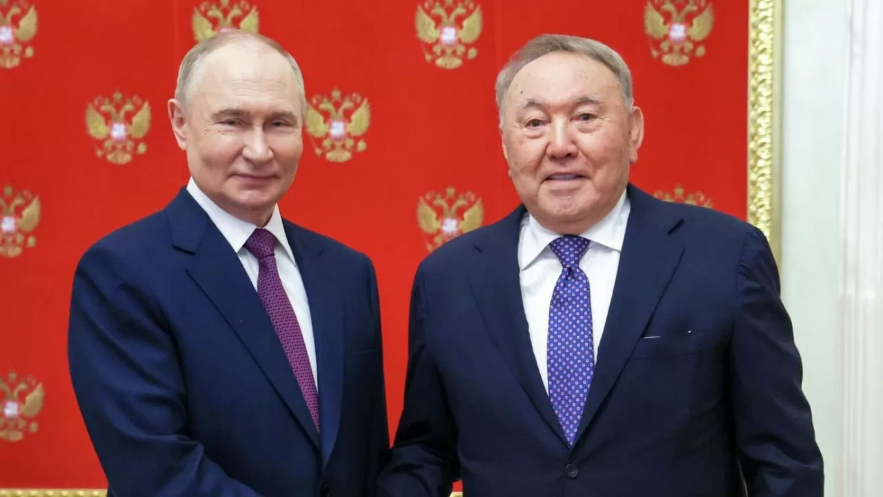 Назарбаевтың Путинмен не себепті кездескені белгілі болды 