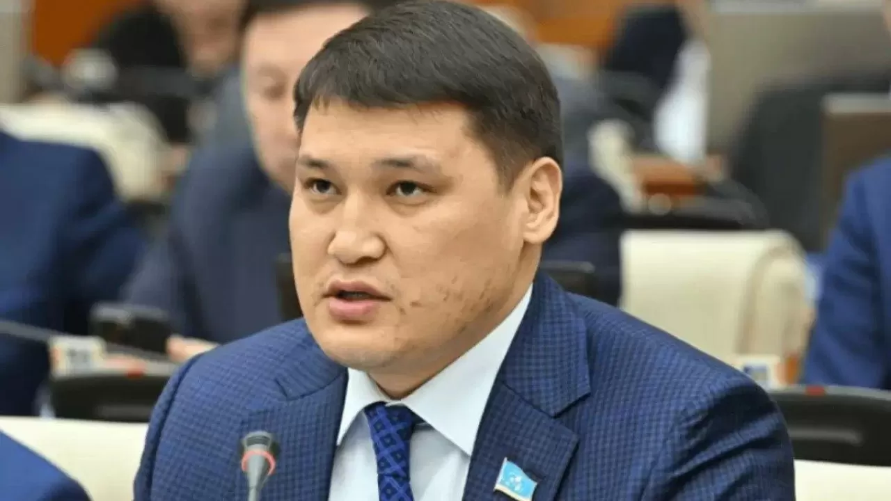 Руслан Берденов бір қызметінен кетті