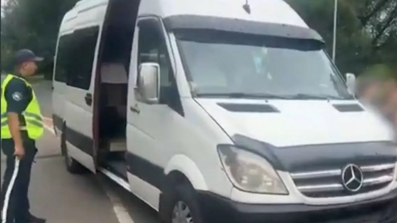 Алматыда балаларды лагерьге тасымалдаған көлік жүргізушісі мас болған