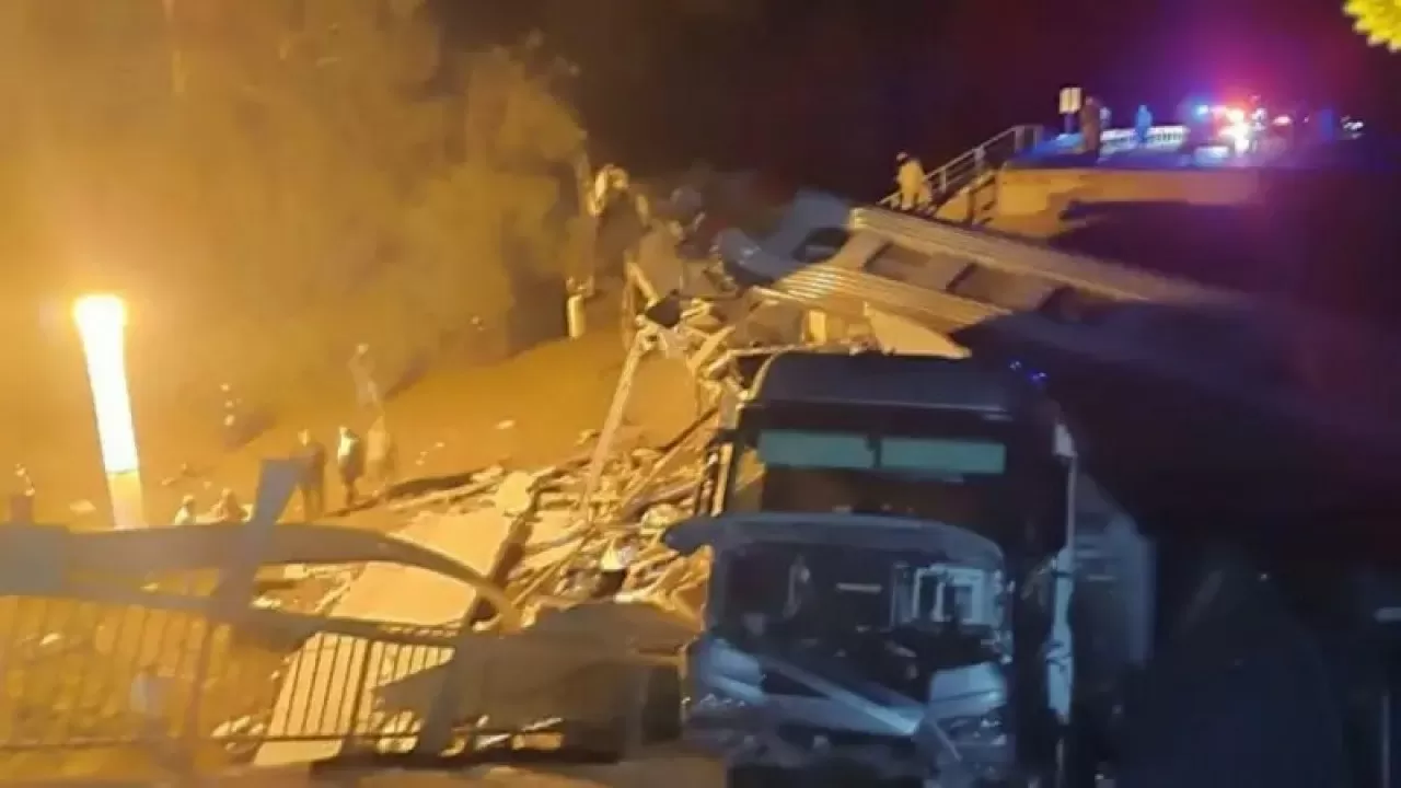 Пассажирский поезд сошел с рельсов в Брянской области России: есть погибшие и пострадавшие