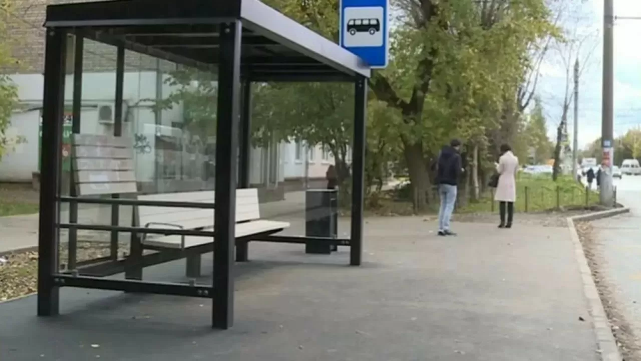 В столице перекрыт проезд к еще одной автобусной остановке