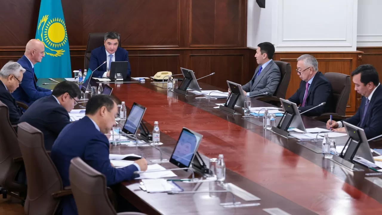 После отставки министра транспорта премьер Бектенов провел совещание 