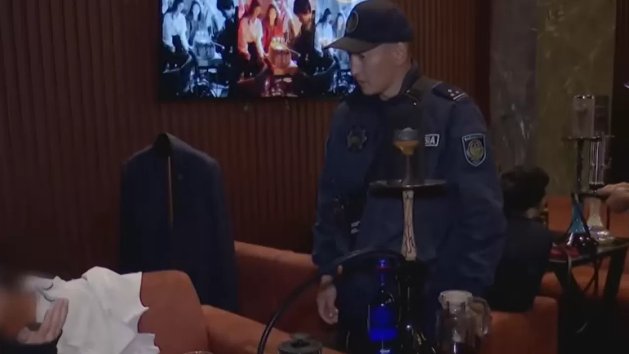 В Астане проходят рейды по выявлению фактов курения кальяна 