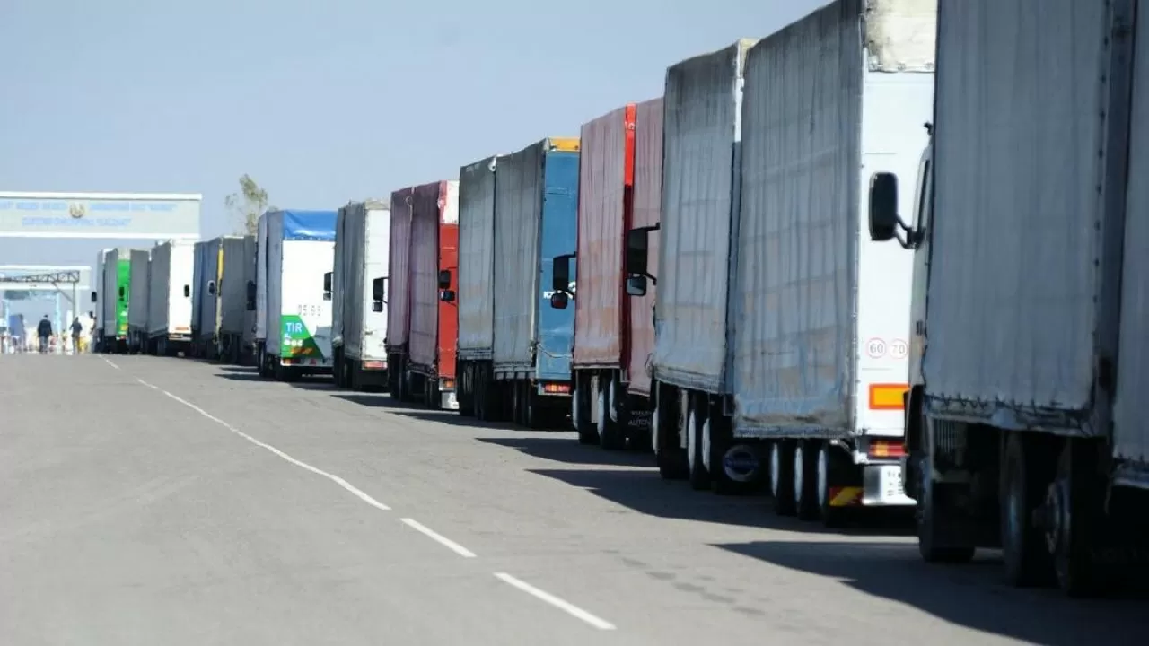 Елімізде жүк көліктеріне шектеу енгізіледі
